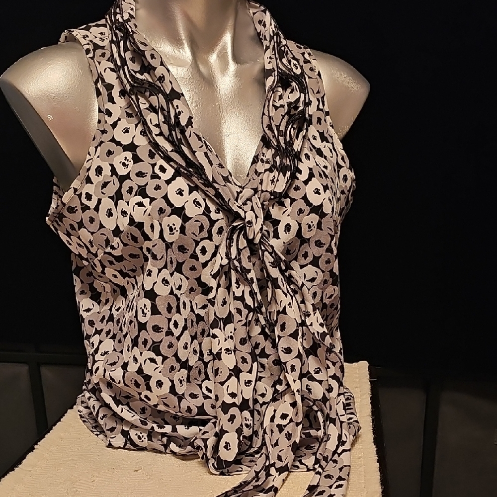 Wild Print Sleeveless Top With Ruffled Neckline. Very Light Size Small